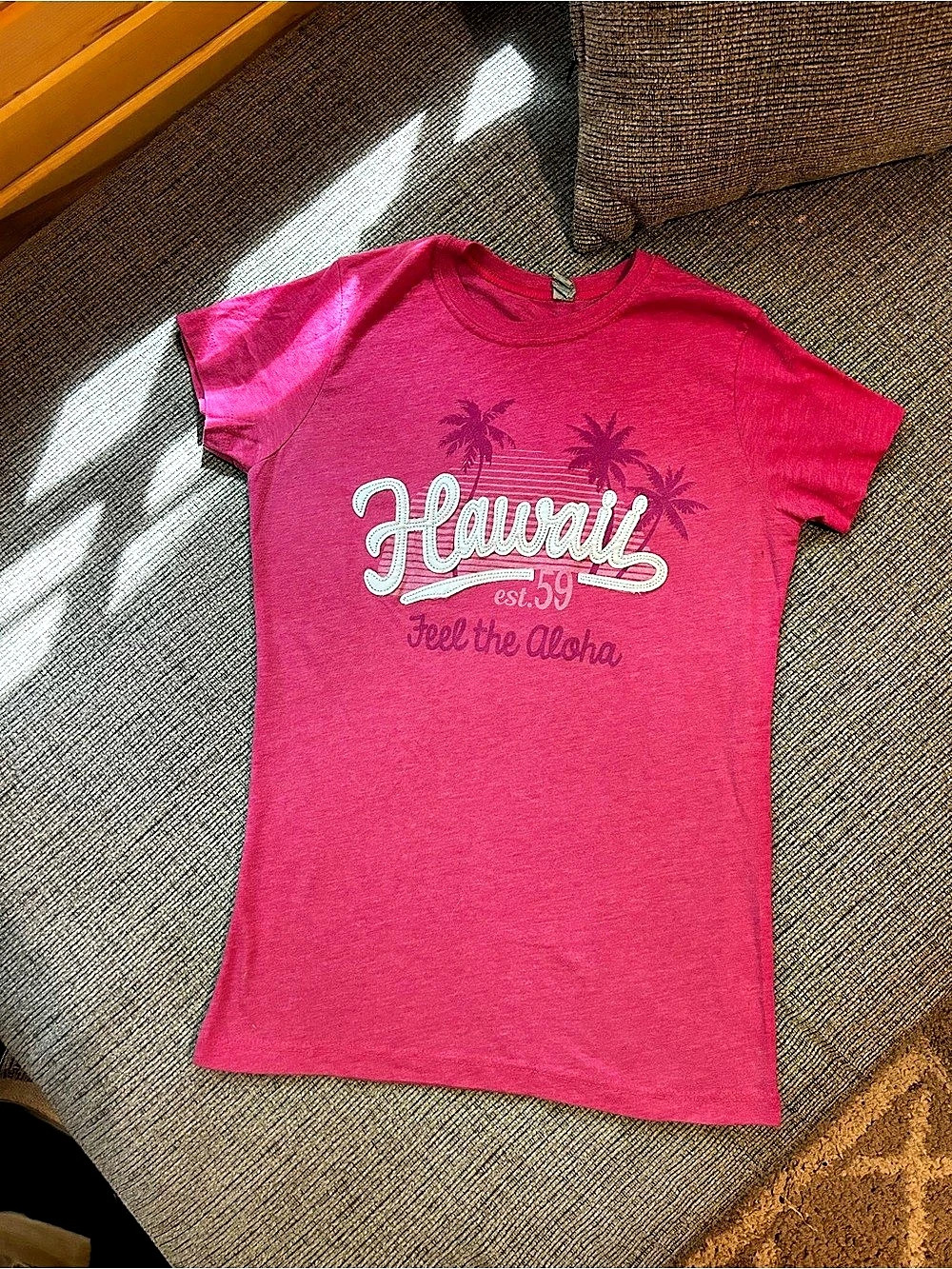 Sun International Hawaii est. 59 Feel the Aloha Tee Pink Medium